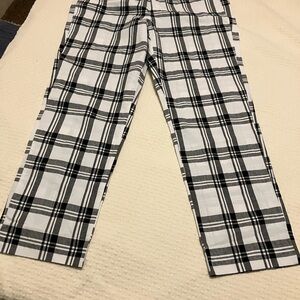 Rue 21 Women’s Size L Black and White Crop Pants NWOT